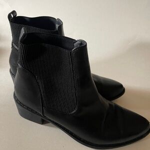 TRUFFLE COLLECTION WOMEN'S BLACK Slip On Block Heeled Ankle Chelsea Boots